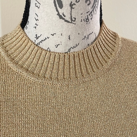 ST. JOHN Gold Knit Sweater - Picture 4 of 9
